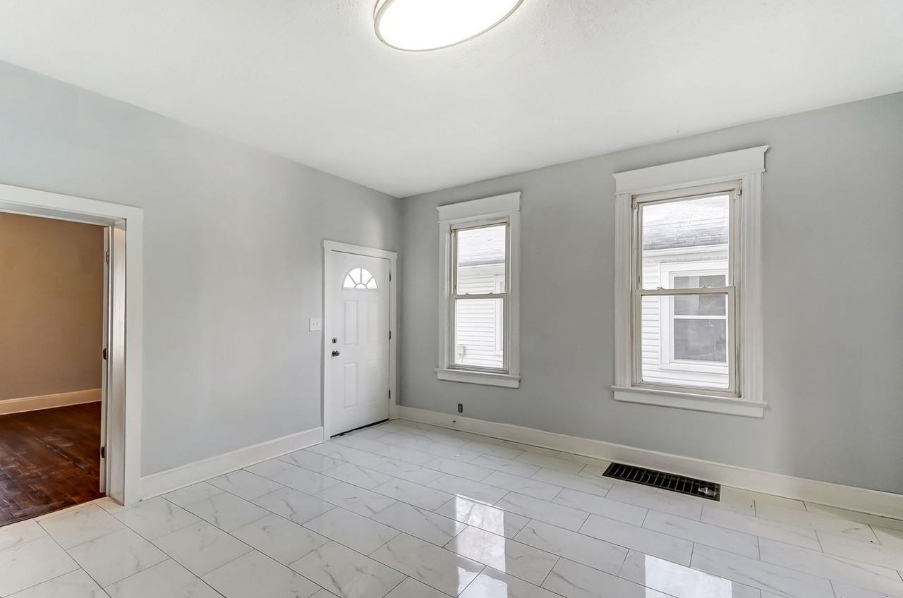 1720 Shuler Ave - Photo 7 of 33