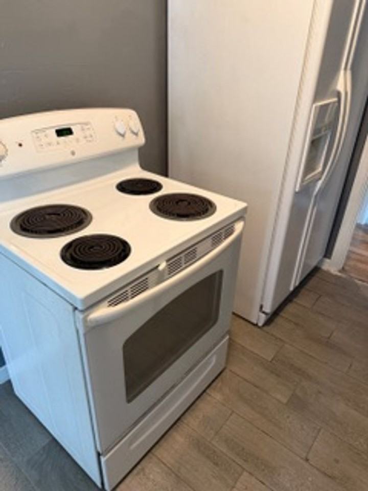 1976 Lambert St - Photo 2 of 6