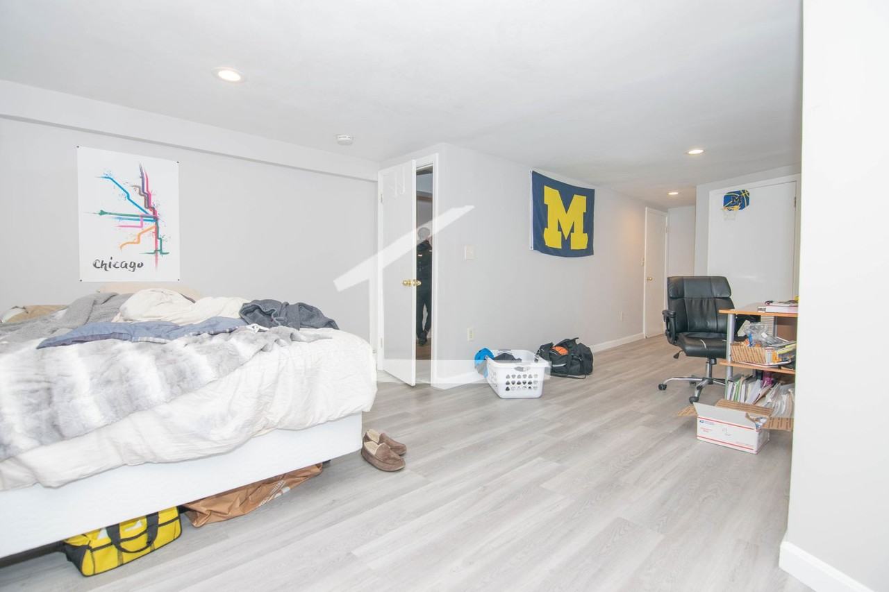 123 Glenville Ave - Photo 7 of 10