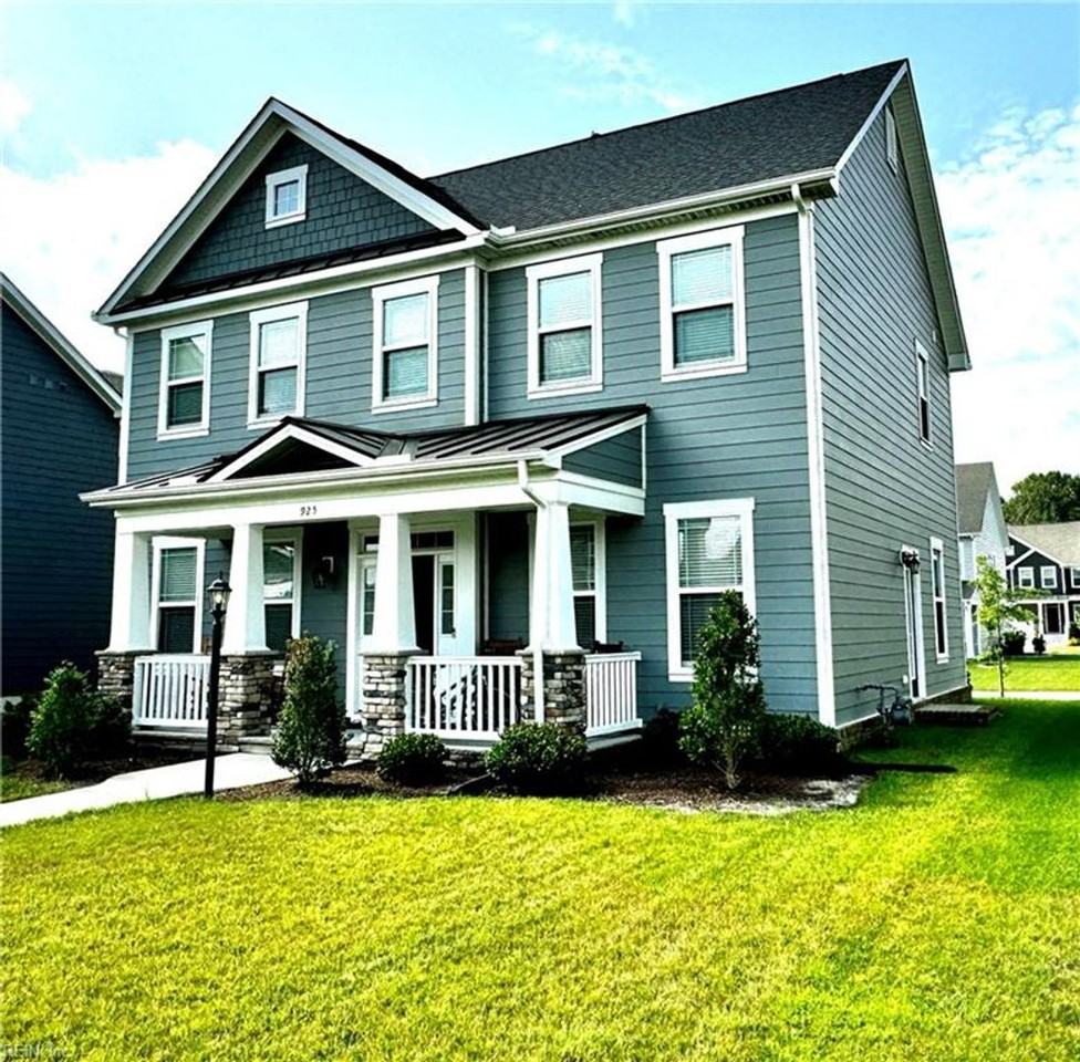 925 Skicoat St - Photo 2 of 25