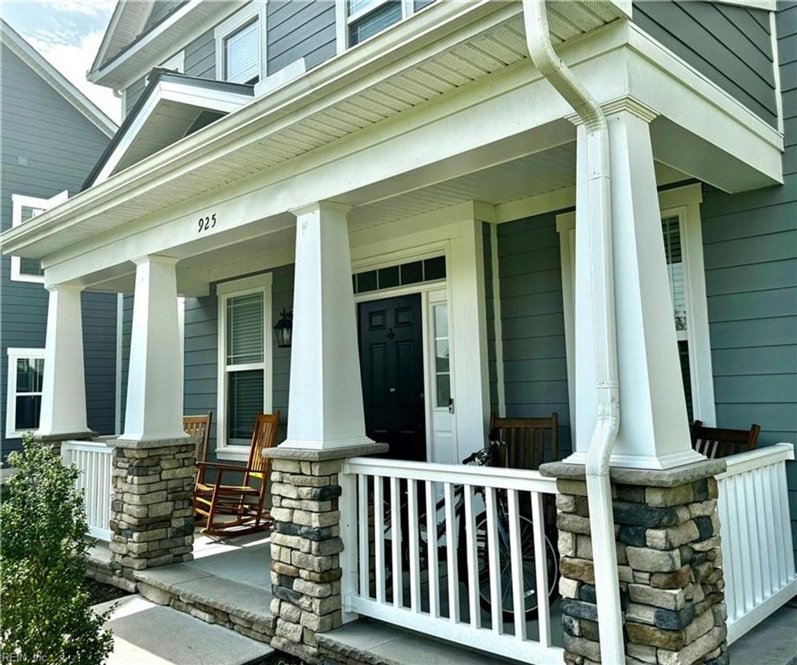 925 Skicoat St - Photo 3 of 25