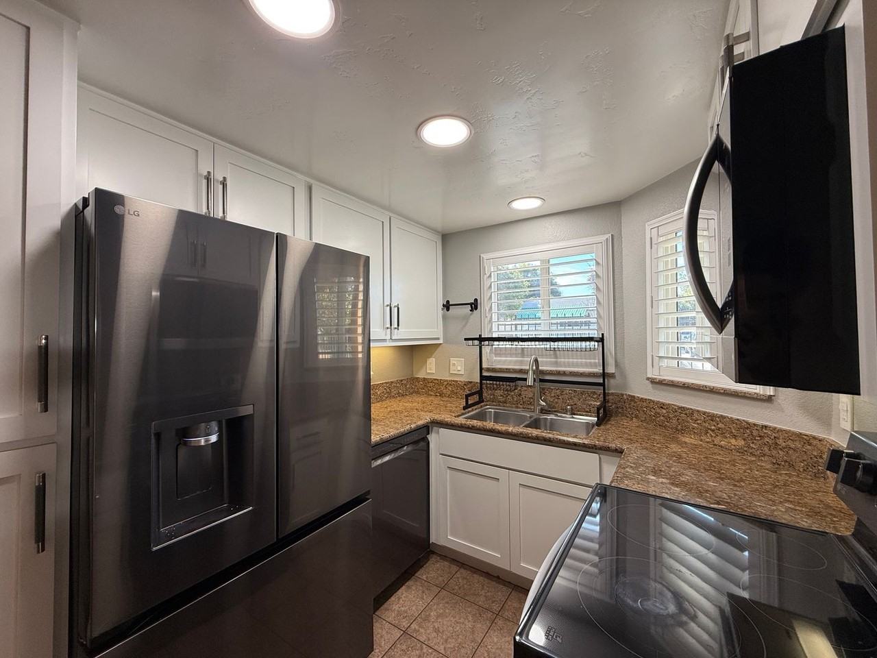 495 San Pasqual Valley Rd - Photo 2 of 14