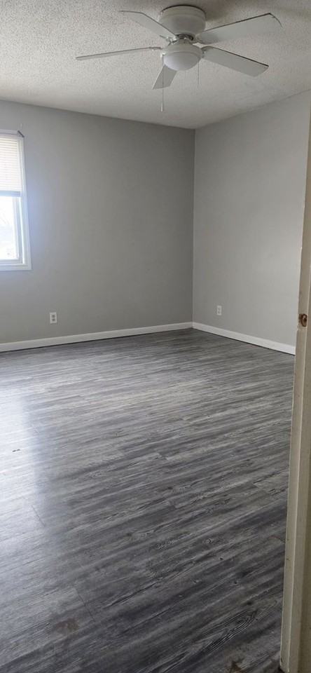 318 Riley Dr - Photo 2 of 7