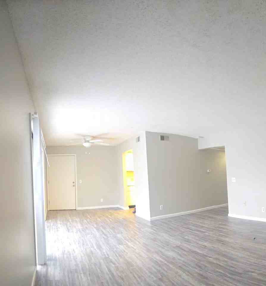 318 Riley Dr - Photo 4 of 7