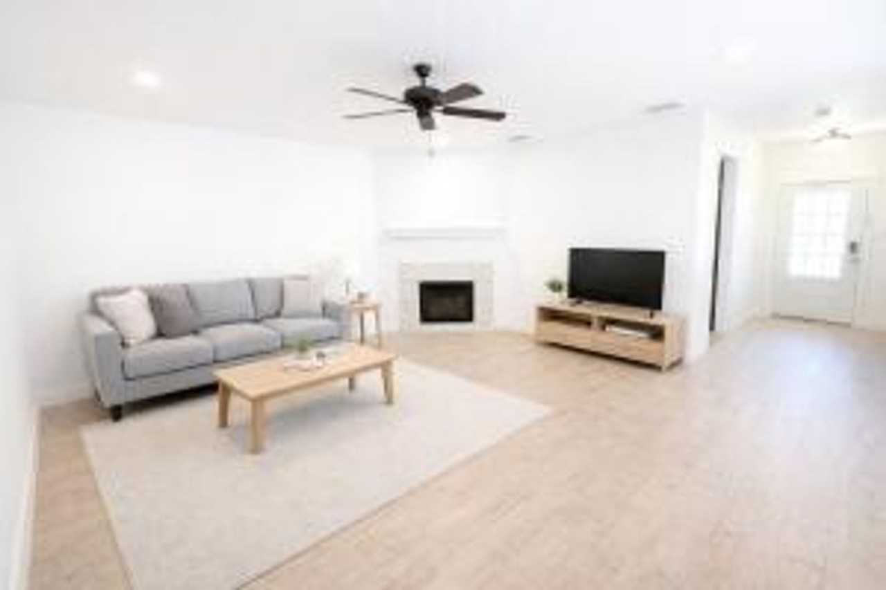 2107 9th St - Photo 3 of 9