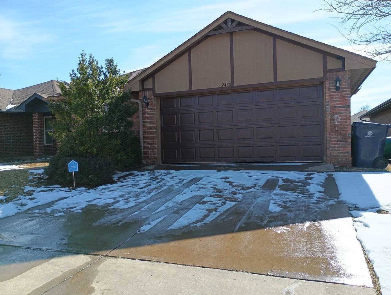 2432 Nw 197th St - Photo 2 of 25