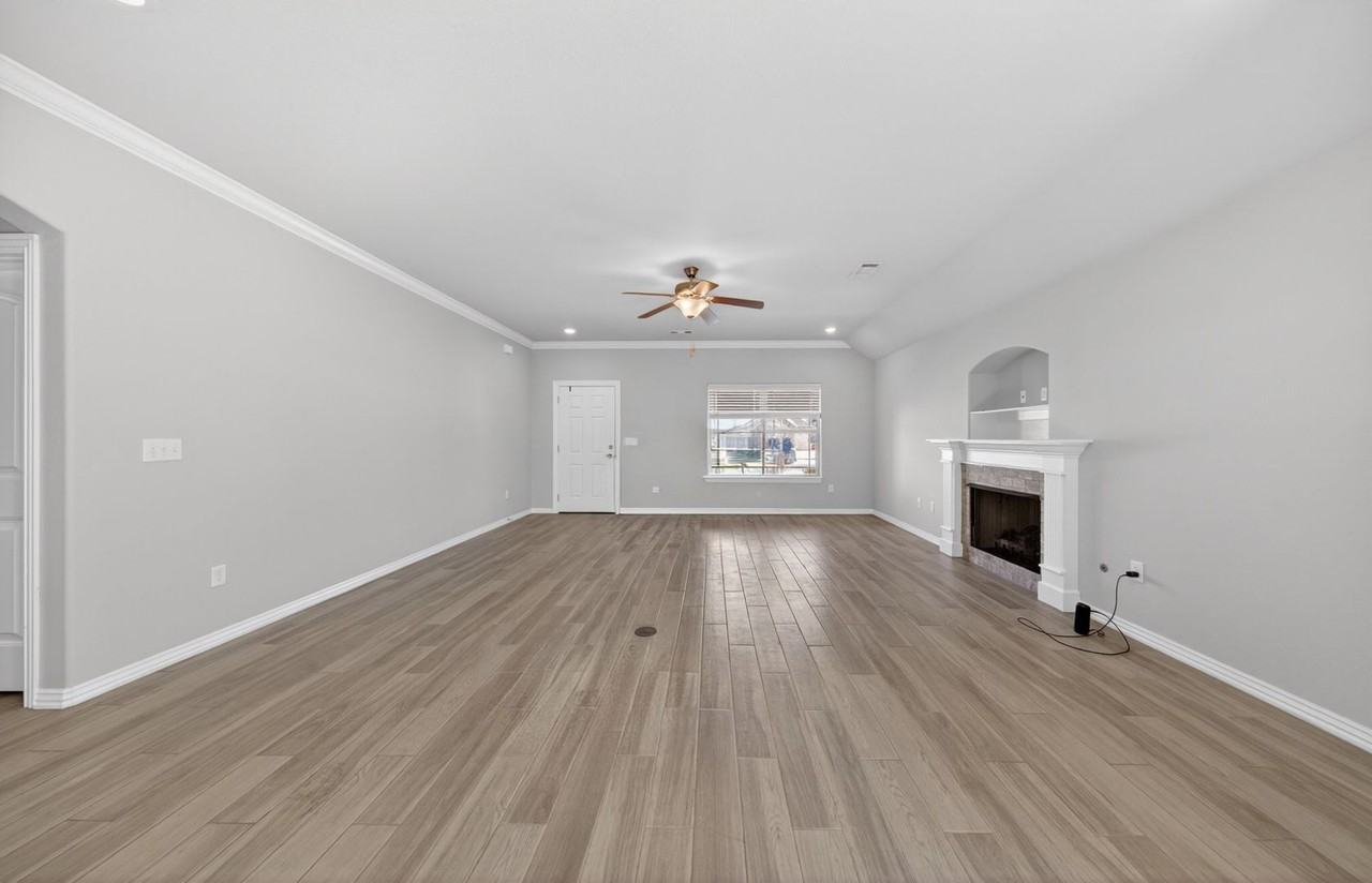 971 Lakeview Dr - Photo 2 of 26