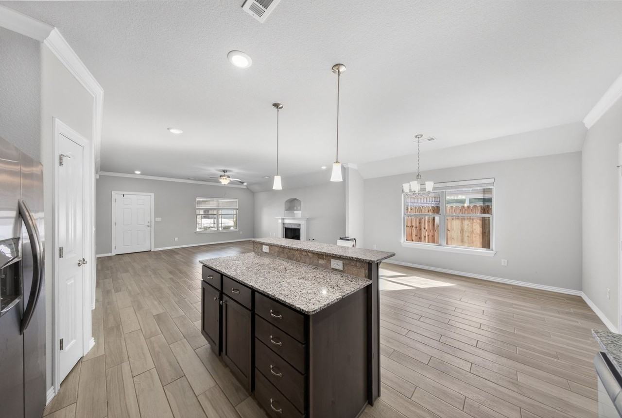 971 Lakeview Dr - Photo 7 of 26