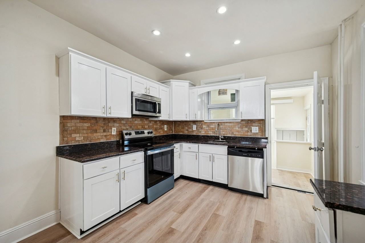 3441 N 18th St - Photo 5 of 14