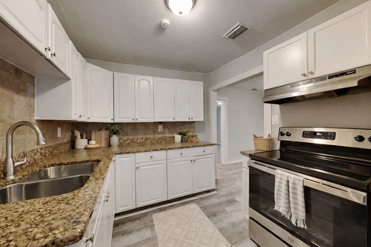 8514 N Otis Ave - Photo 4 of 28