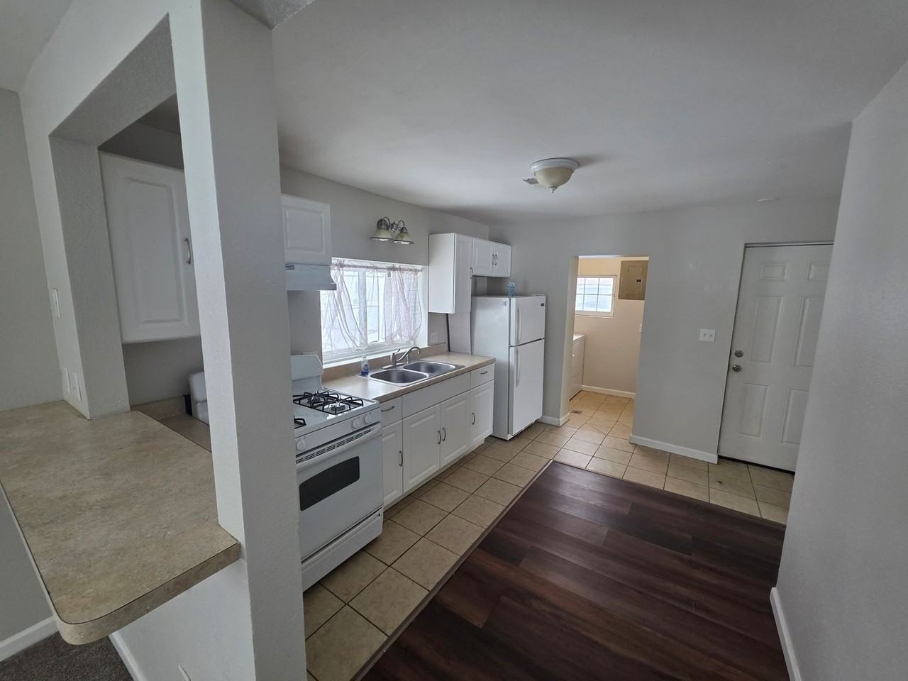 129 E Forest St - Photo 5 of 7