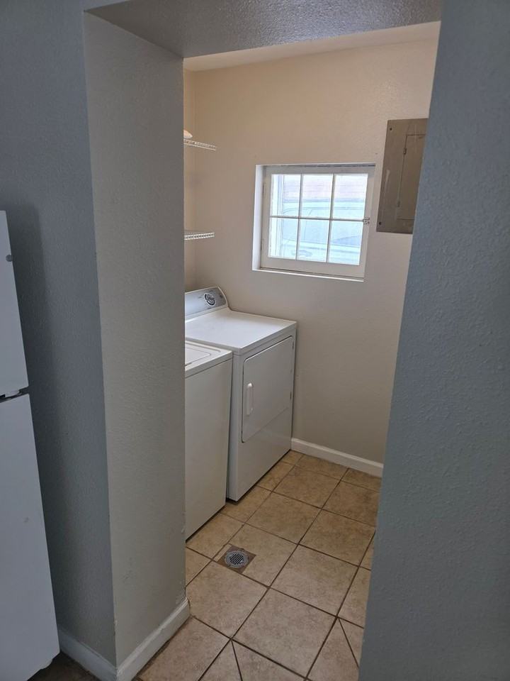 129 E Forest St - Photo 6 of 7