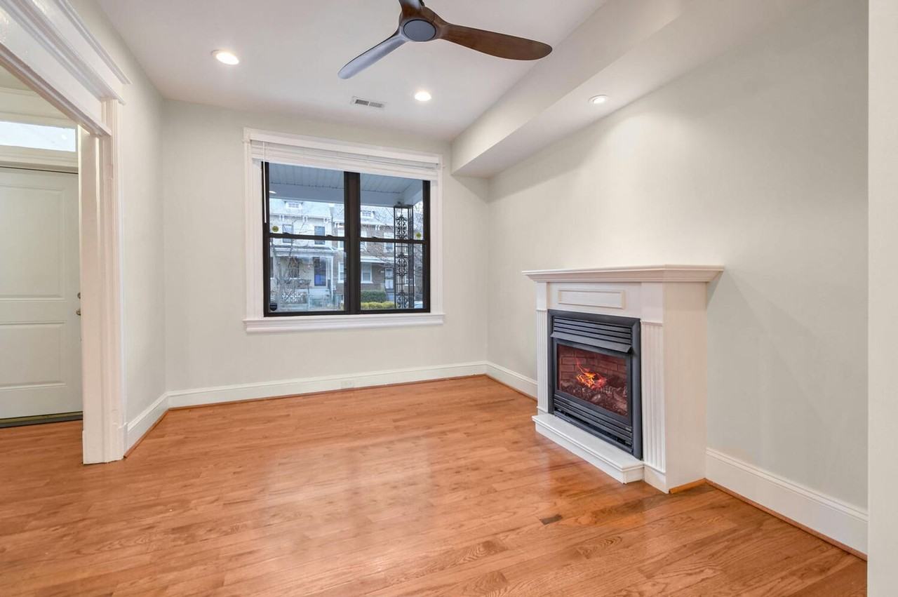 728 Ingraham St Nw - Photo 4 of 25