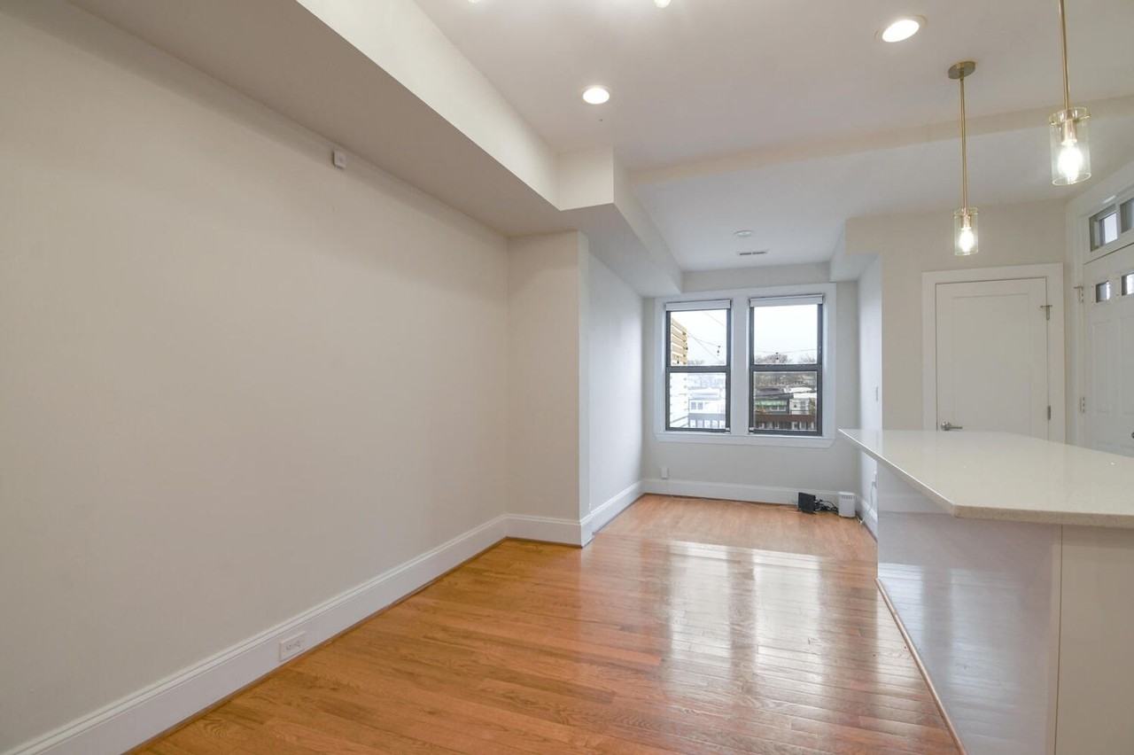 728 Ingraham St Nw - Photo 5 of 25