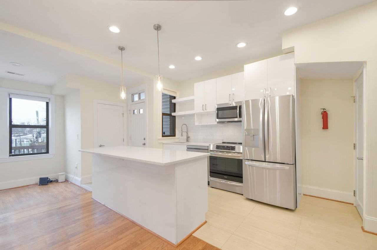 728 Ingraham St Nw - Photo 6 of 25