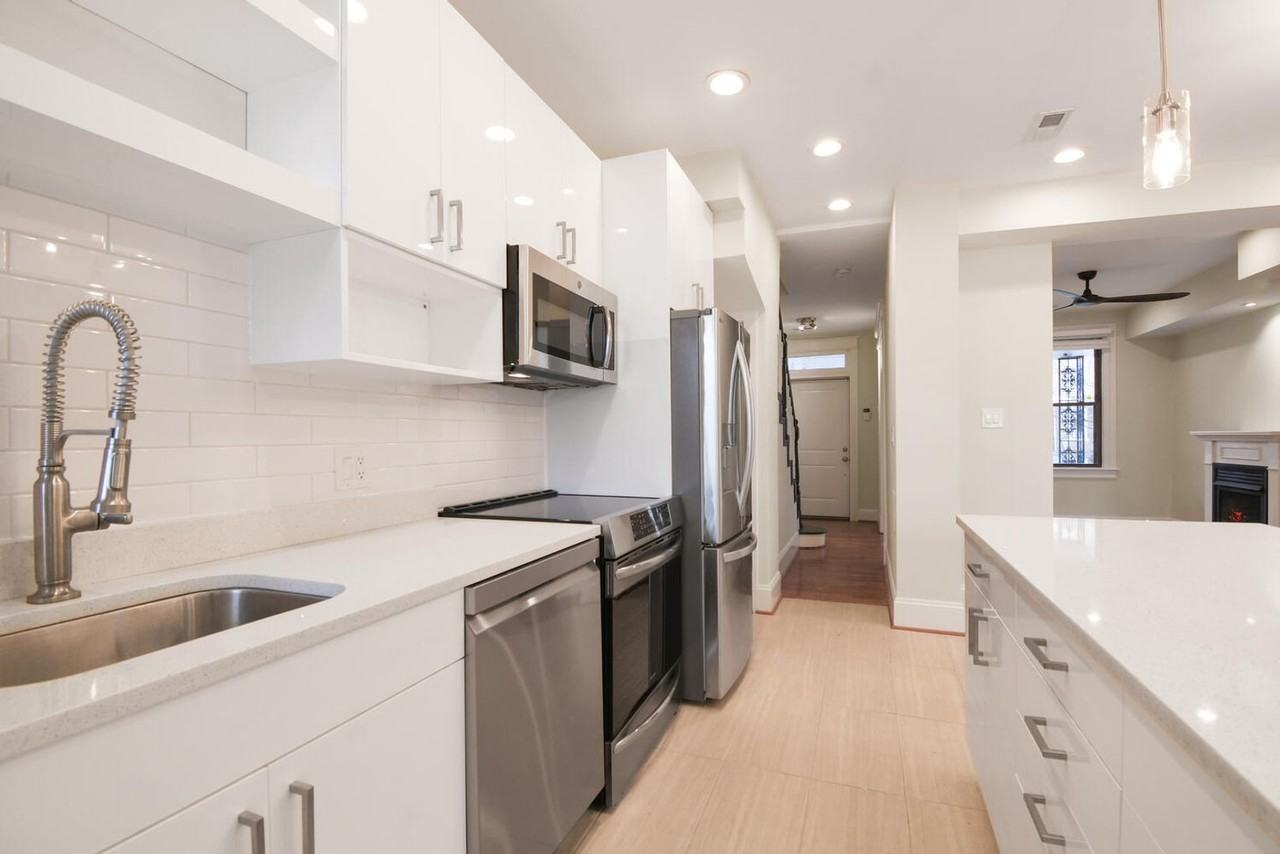 728 Ingraham St Nw - Photo 7 of 25