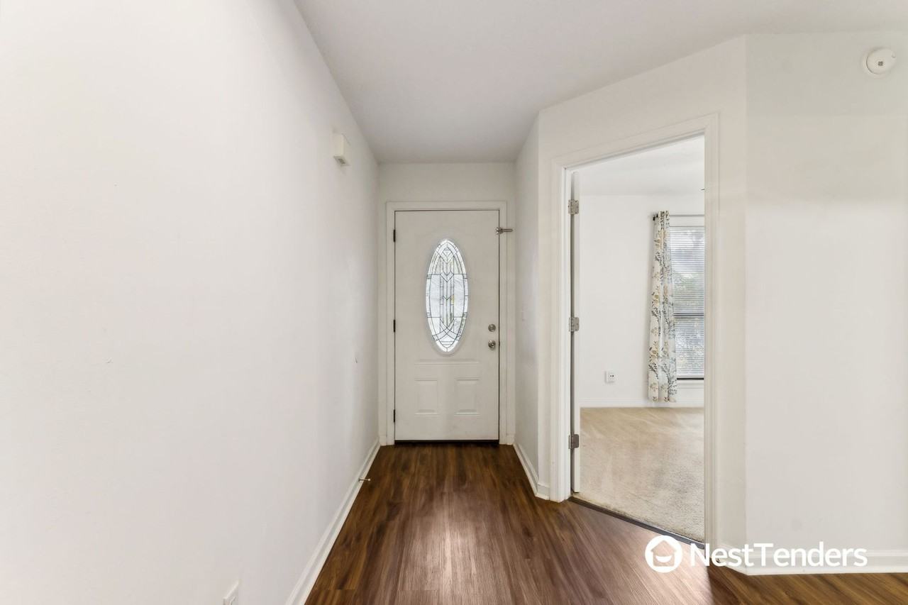 1729 Crescent Rd - Photo 5 of 39