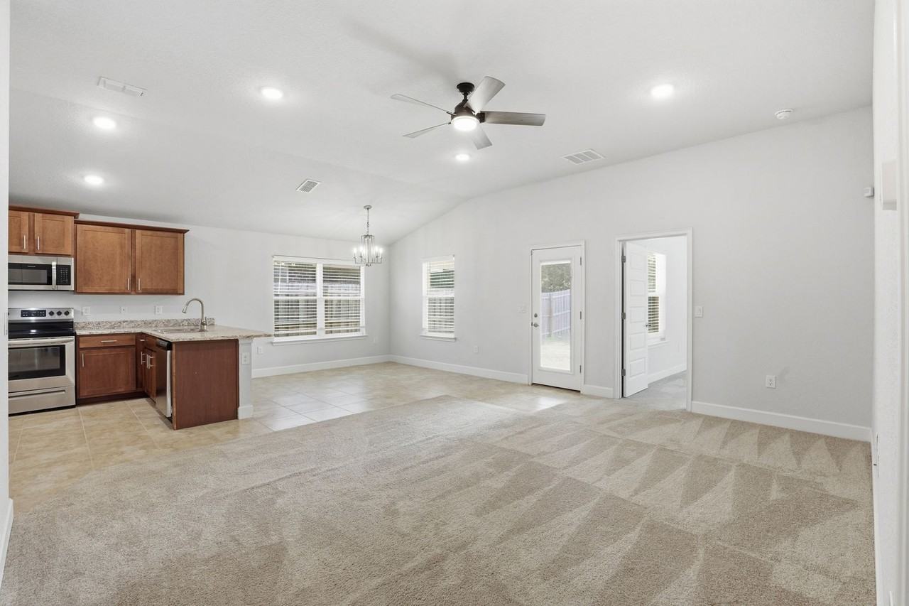 15951 Nw 123rd Ave - Photo 3 of 27