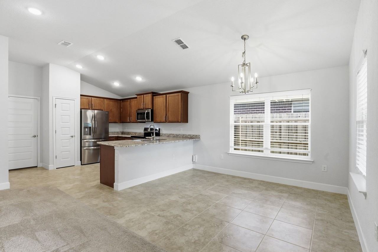 15951 Nw 123rd Ave - Photo 5 of 27