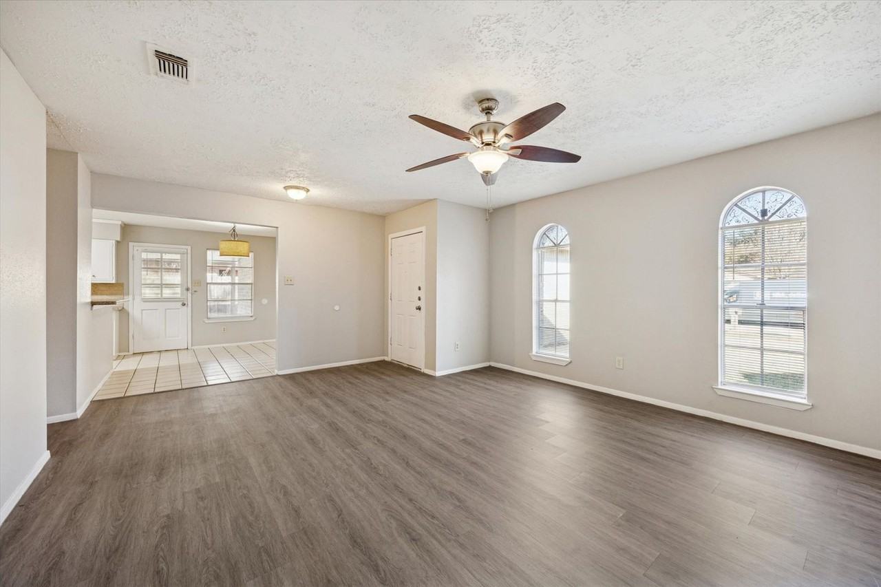 7323 Wovenwood Ln - Photo 5 of 15