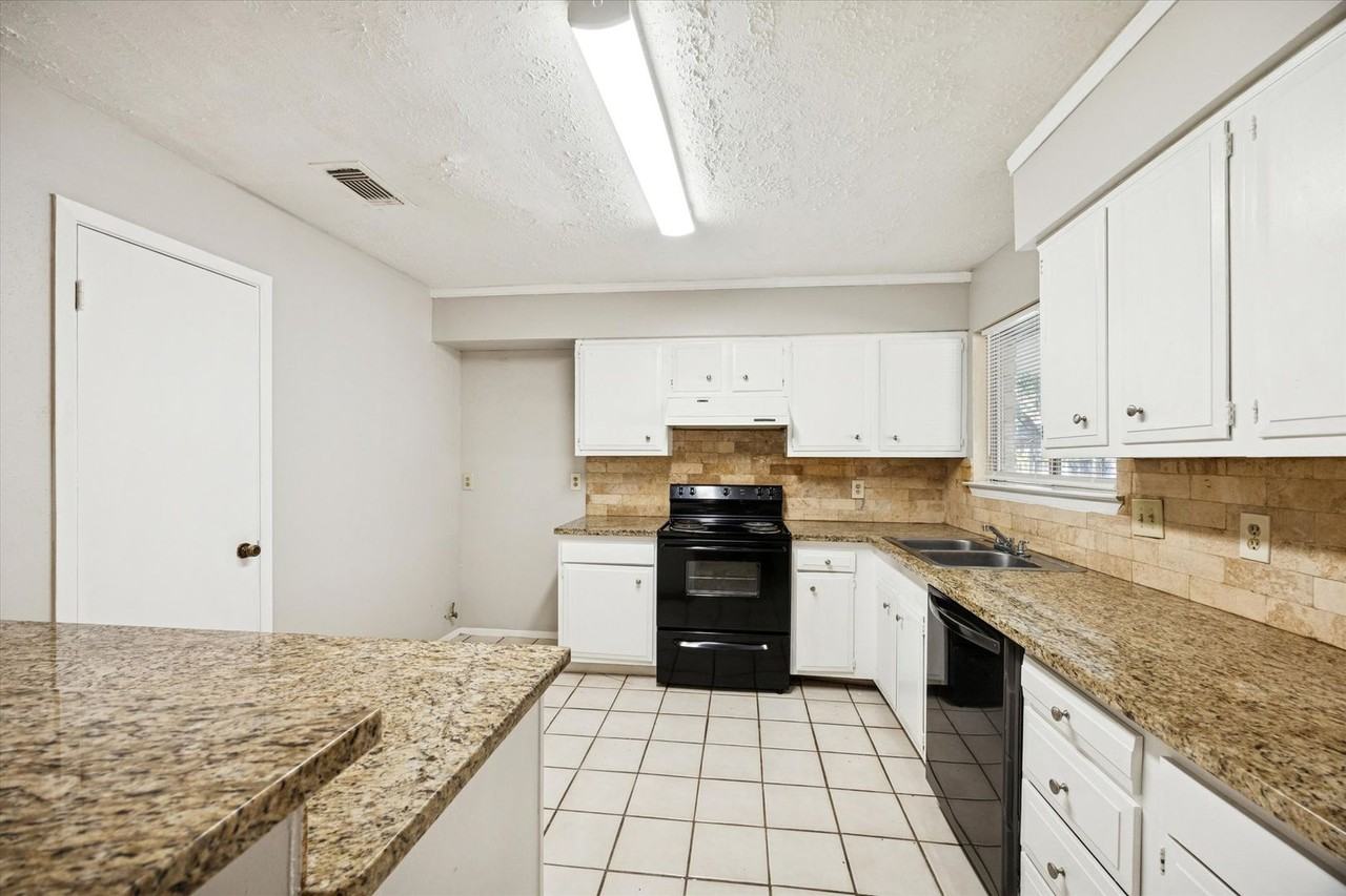 7323 Wovenwood Ln - Photo 7 of 15