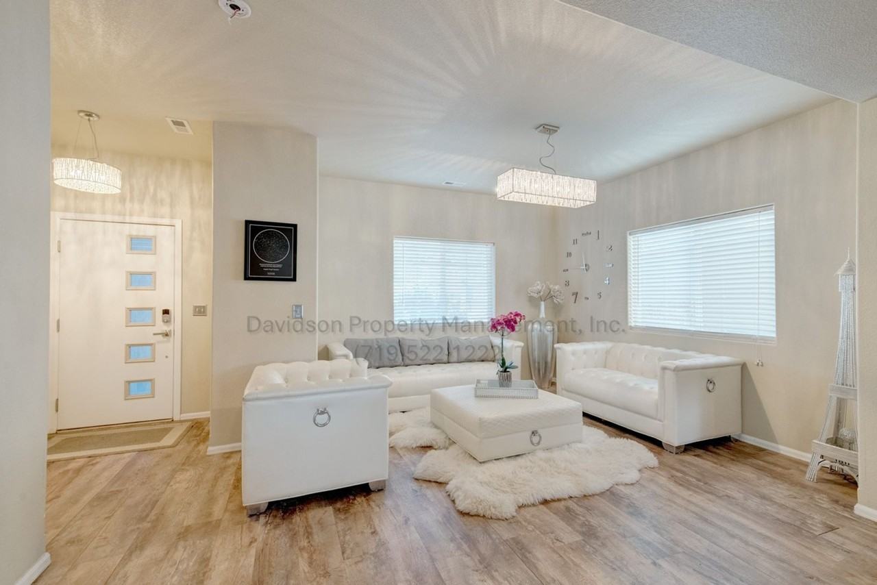 9790 Desert Lily Cir - Photo 2 of 19