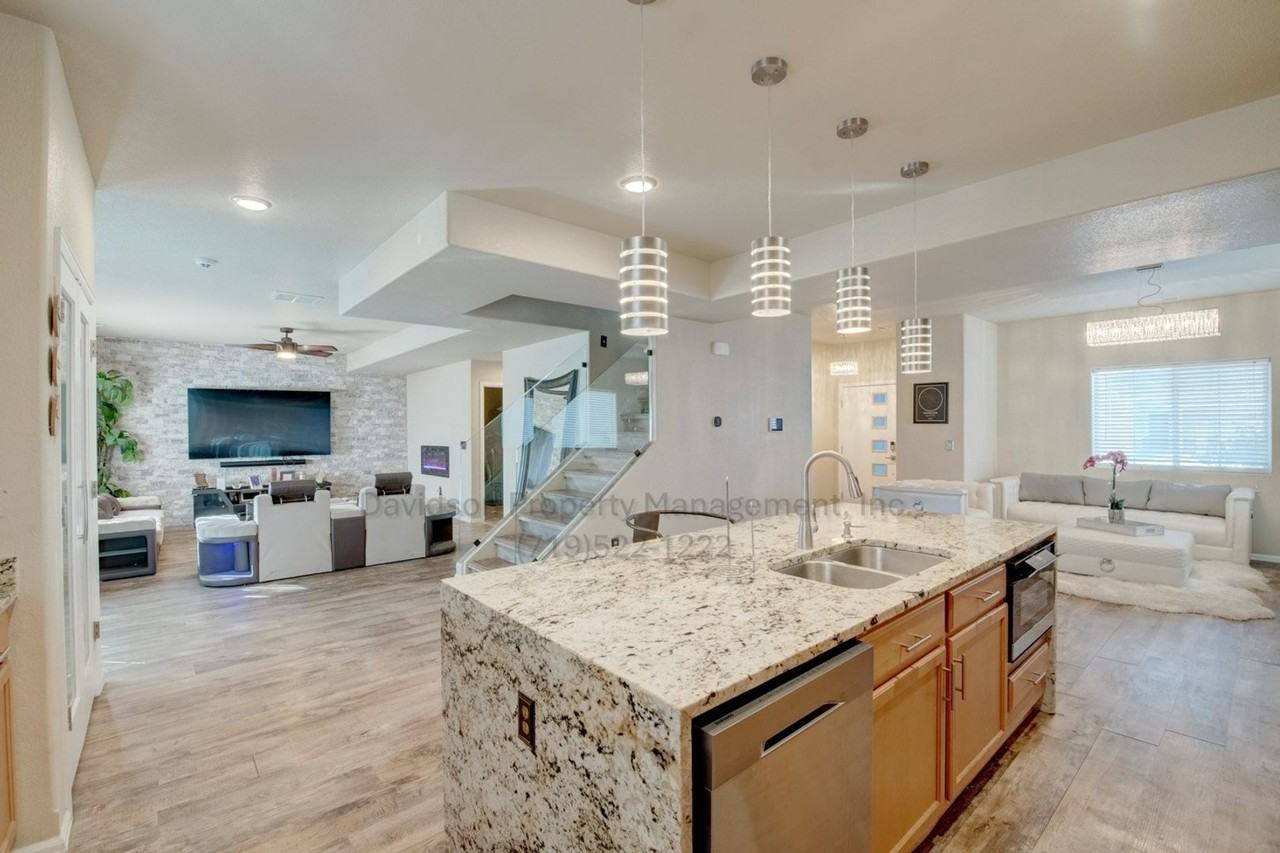 9790 Desert Lily Cir - Photo 4 of 19