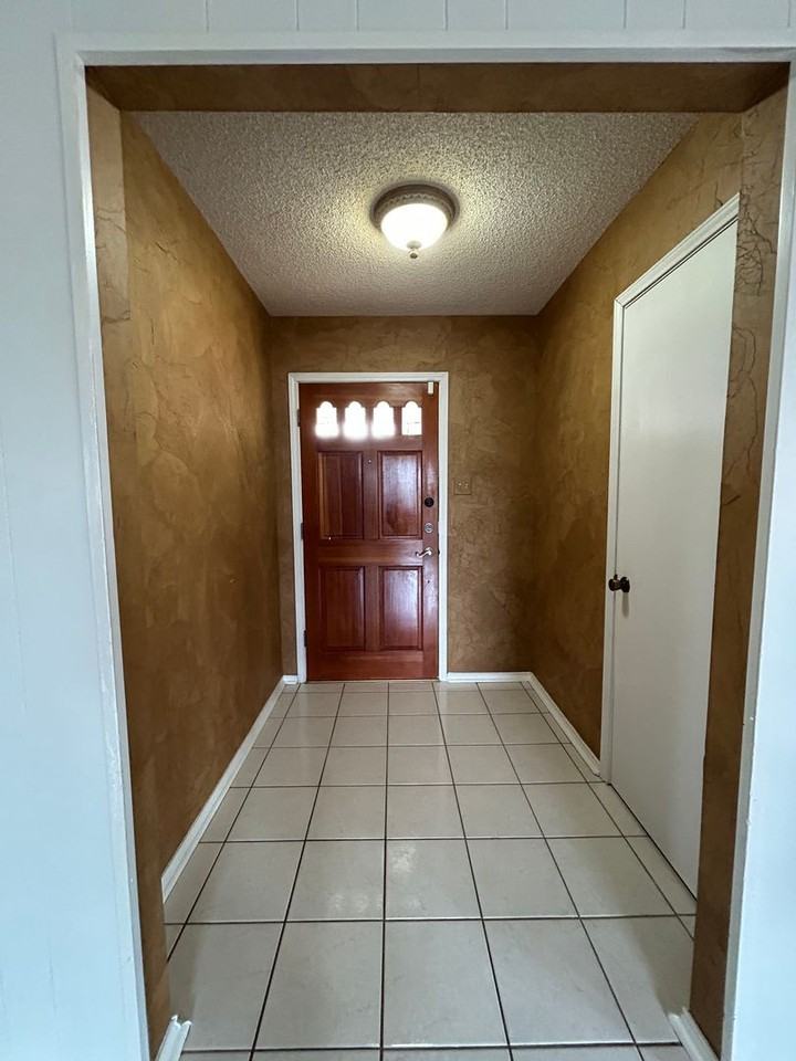 1747 E 53rd St - Photo 2 of 20