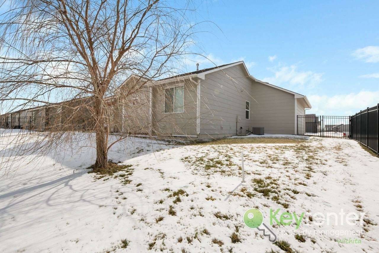 2236 W Country Lakes St - Photo 6 of 40