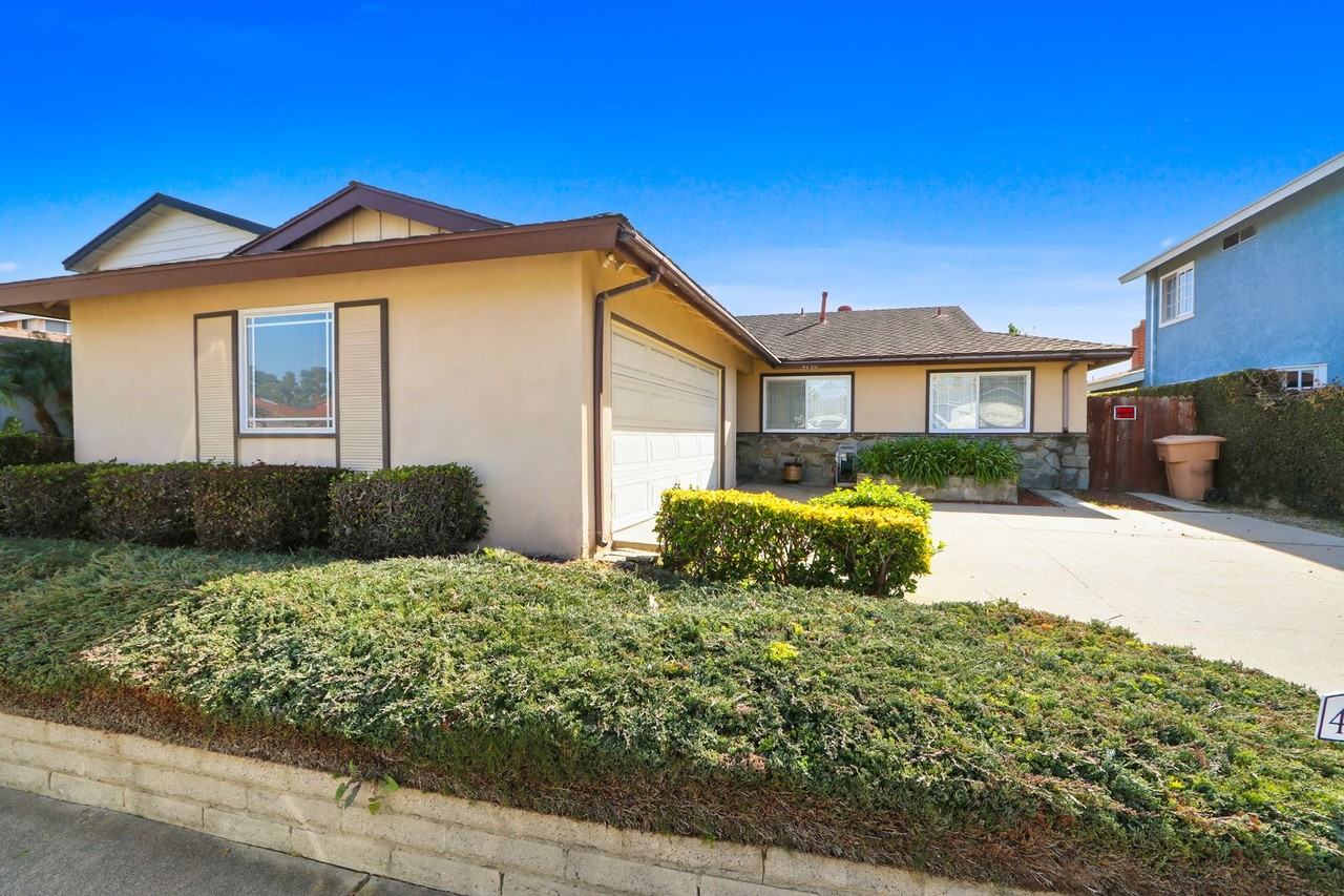 4880 Hazelnut Ave - Photo 3 of 19