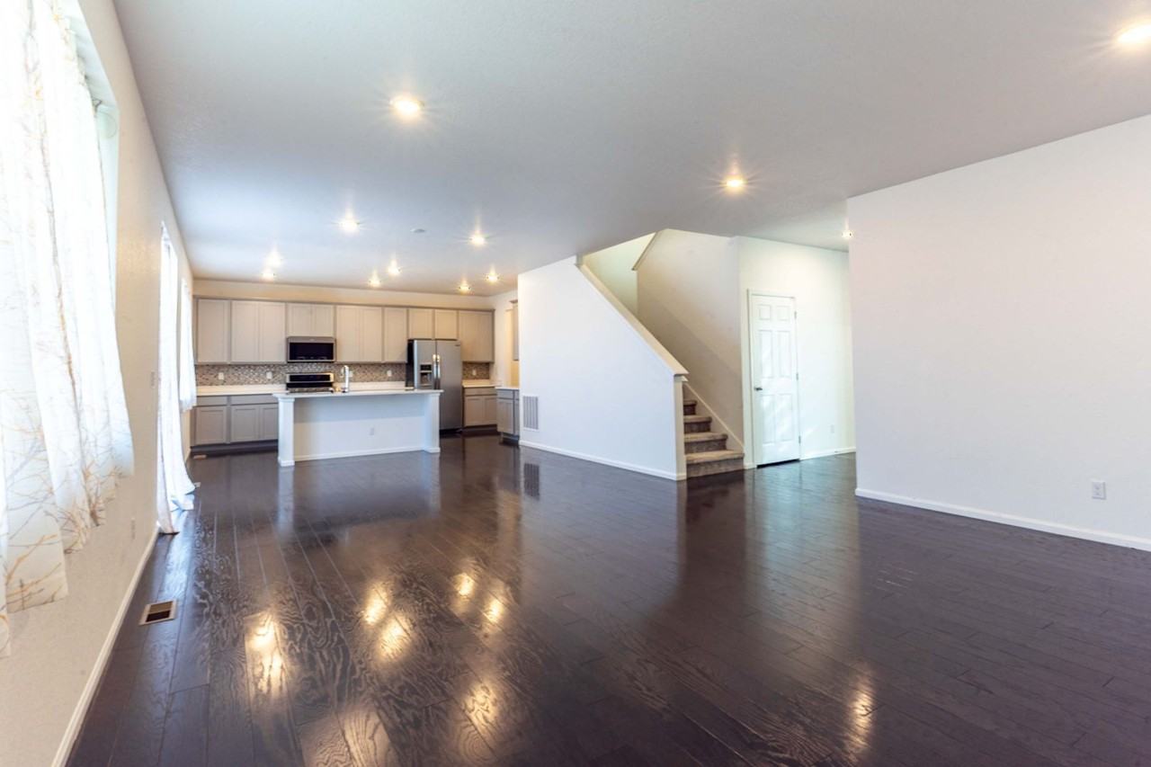 489 S Olathe St - Photo 3 of 37