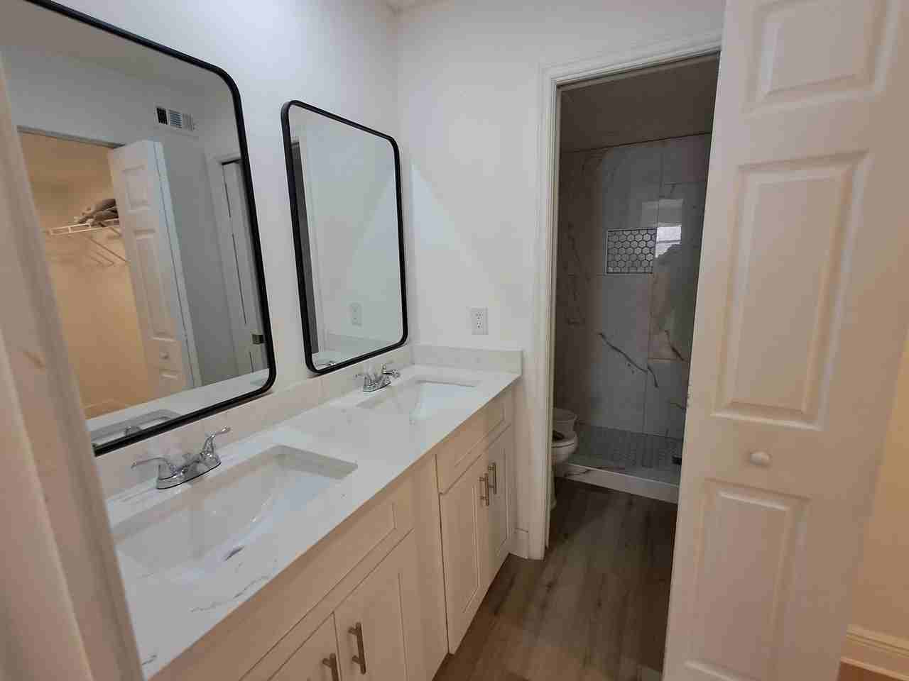 10022 Oxfordshire Ln - Photo 3 of 15