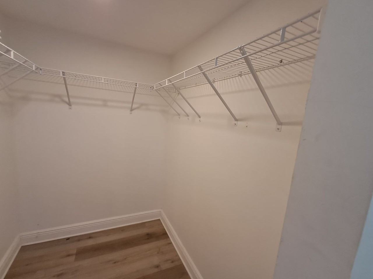 10022 Oxfordshire Ln - Photo 4 of 15