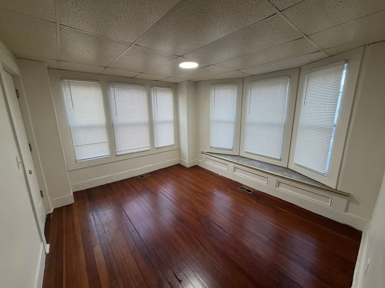 225 Oakland St - Photo 4 of 6