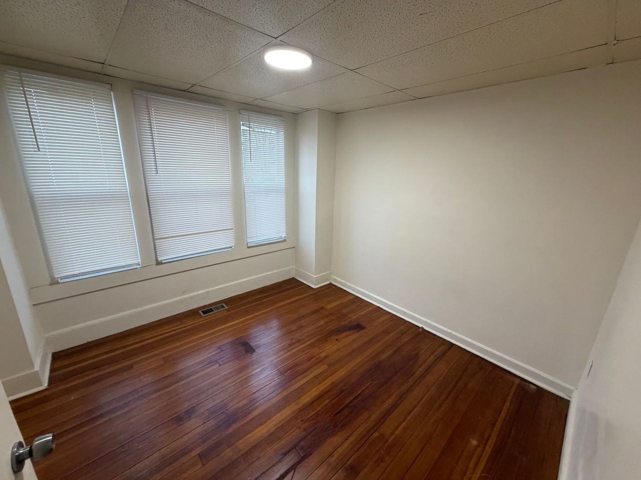 225 Oakland St - Photo 5 of 6