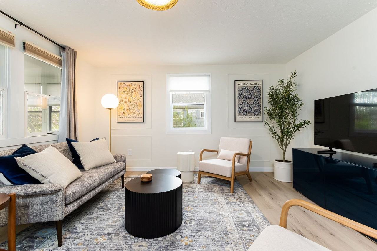 834 Woodcliff Dr - Photo 3 of 24