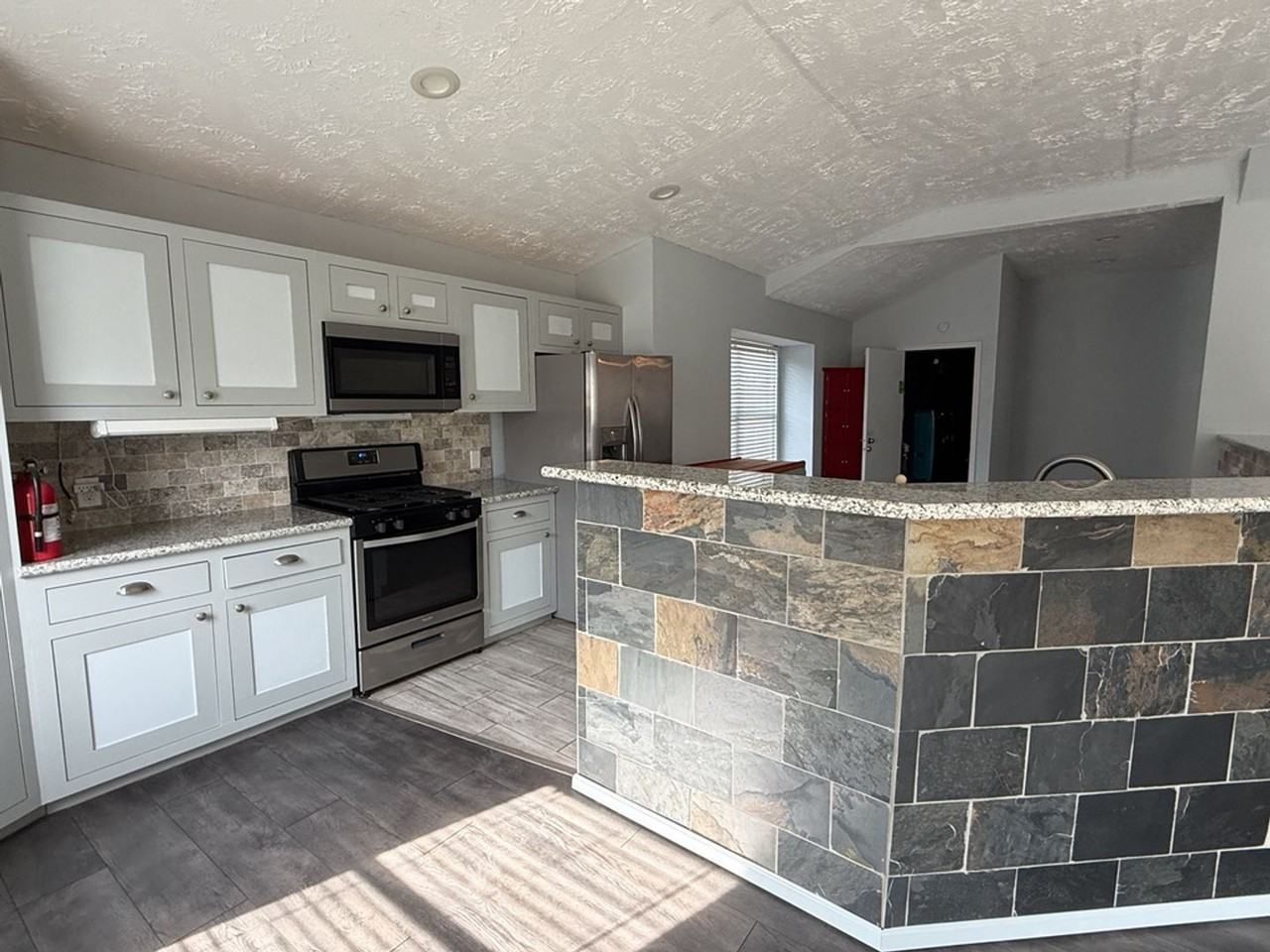 306 Floravista Dr - Photo 2 of 25