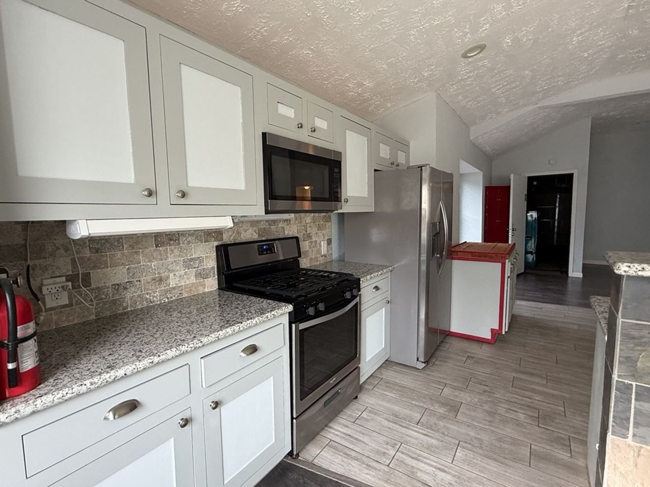 306 Floravista Dr - Photo 3 of 25