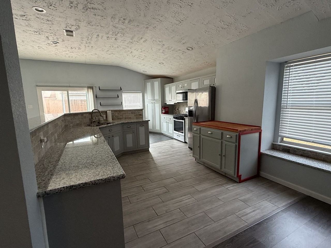 306 Floravista Dr - Photo 4 of 25