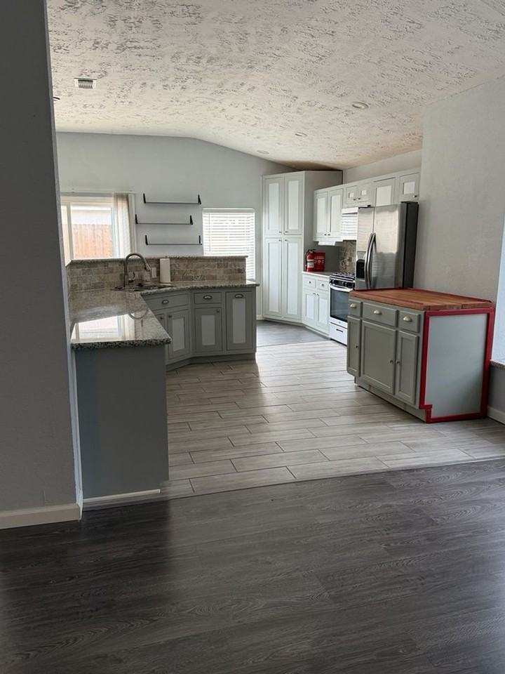 306 Floravista Dr - Photo 6 of 25