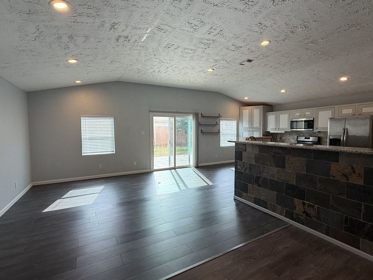 306 Floravista Dr - Photo 2 of 20