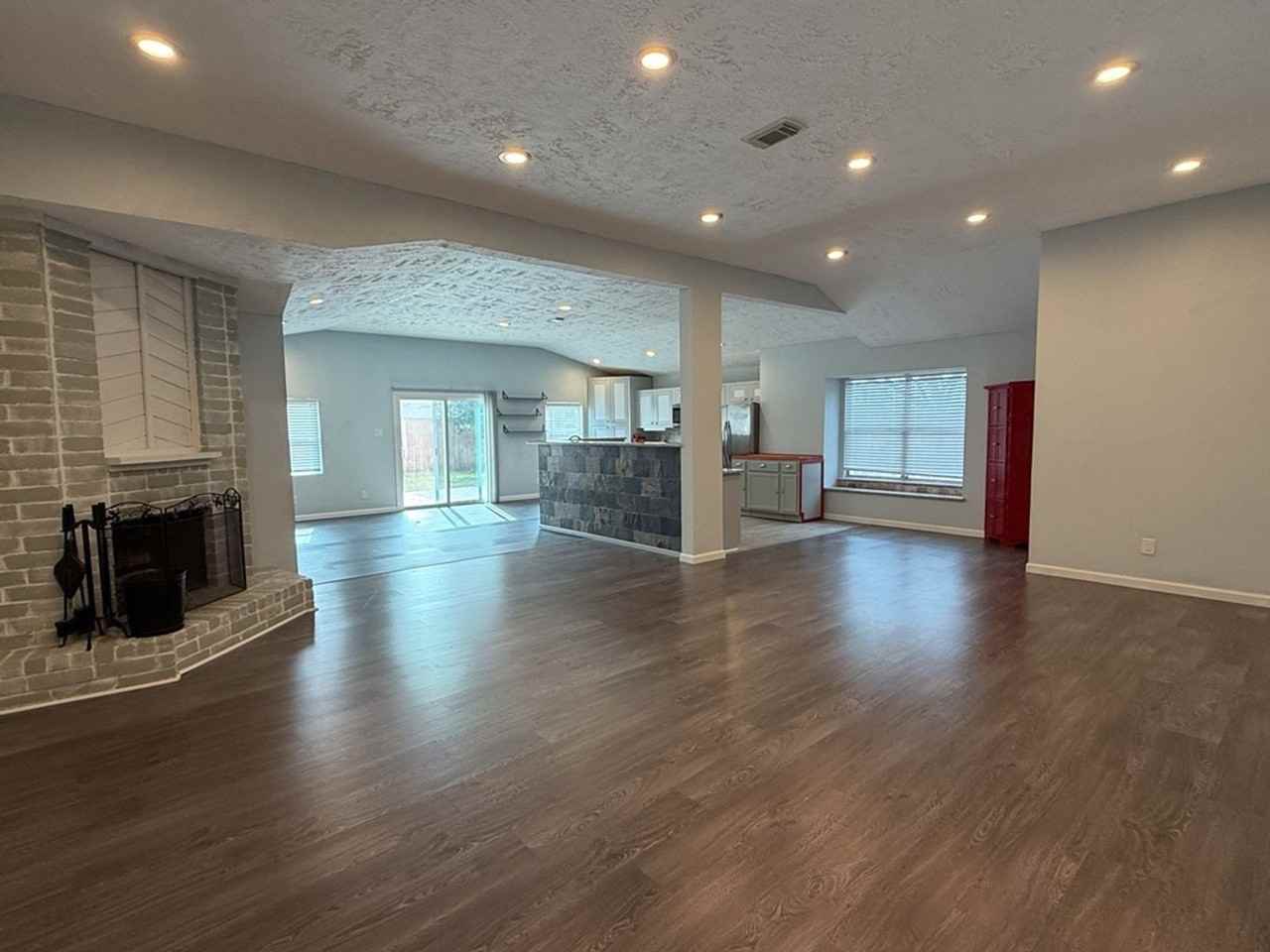 306 Floravista Dr - Photo 3 of 20