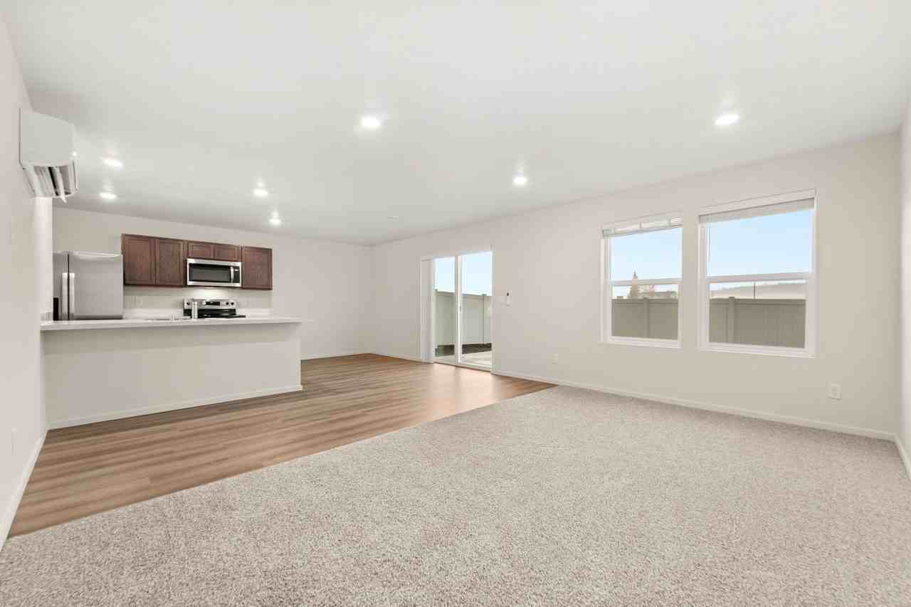 10239 W Sorenstam Rd - Photo 4 of 24