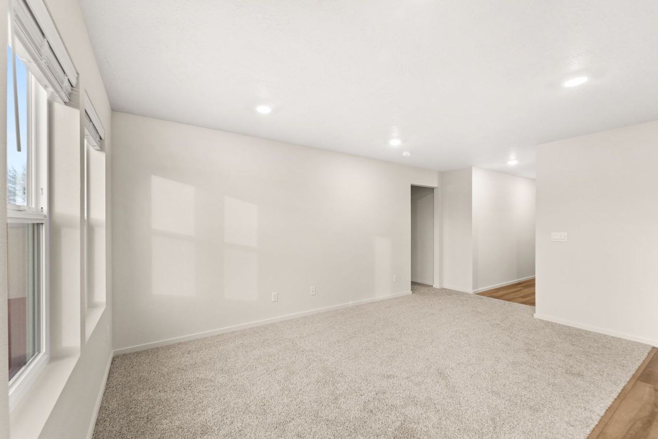 10239 W Sorenstam Rd - Photo 5 of 24