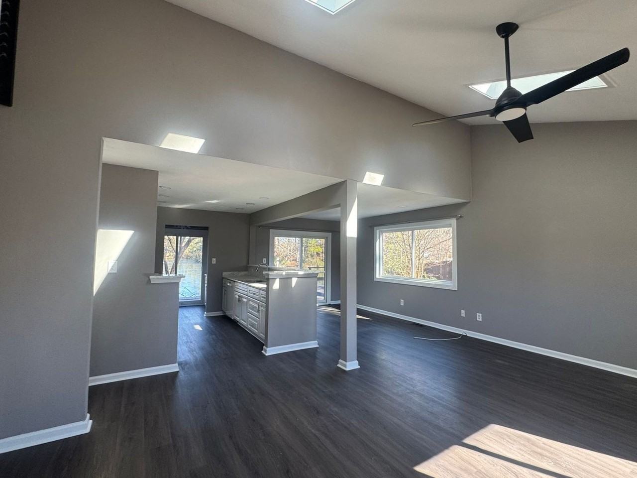 1804 Olympic Dr - Photo 3 of 22