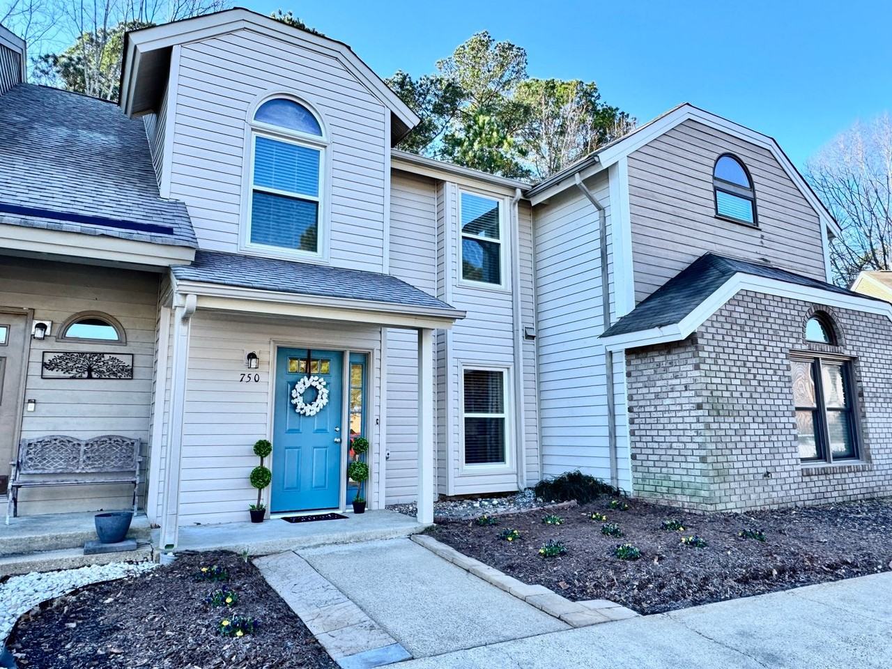 750 S Lake Cir - Photo 2 of 33