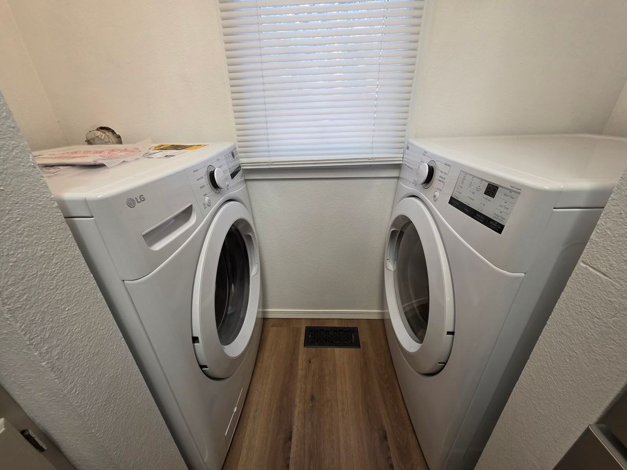 3670 Queen Anne Way - Photo 5 of 17