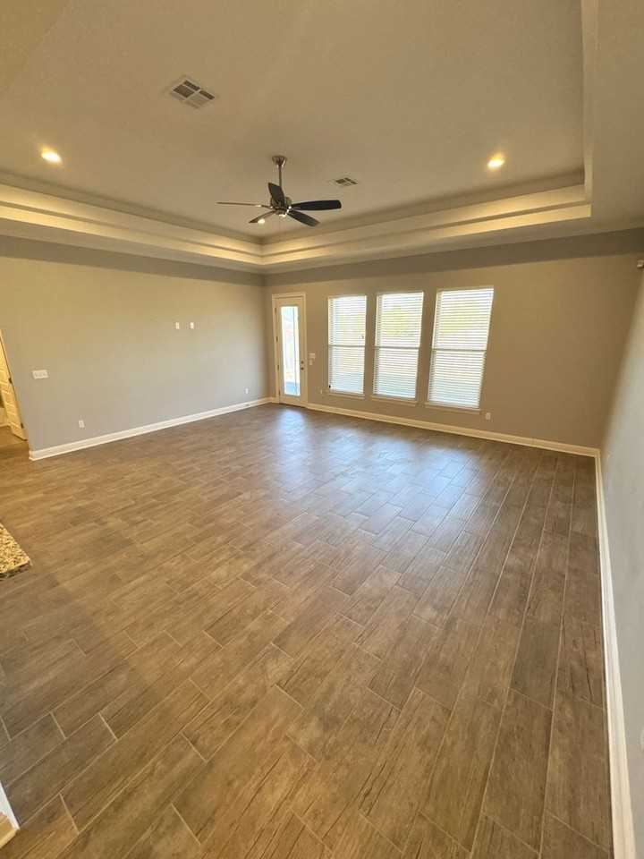 189 Livingston Dr - Photo 2 of 11