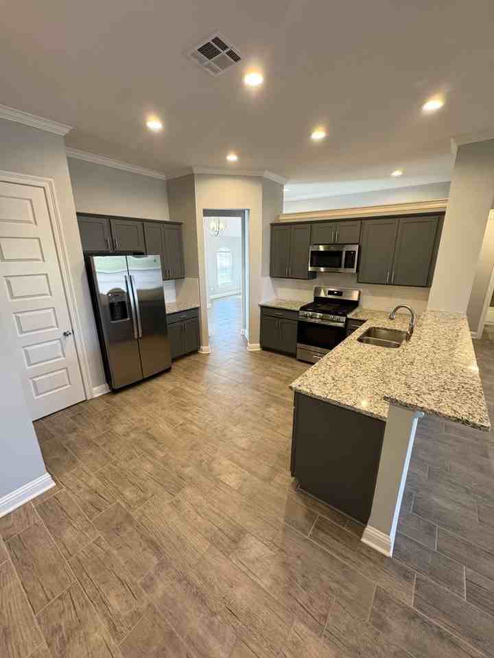 189 Livingston Dr - Photo 3 of 11