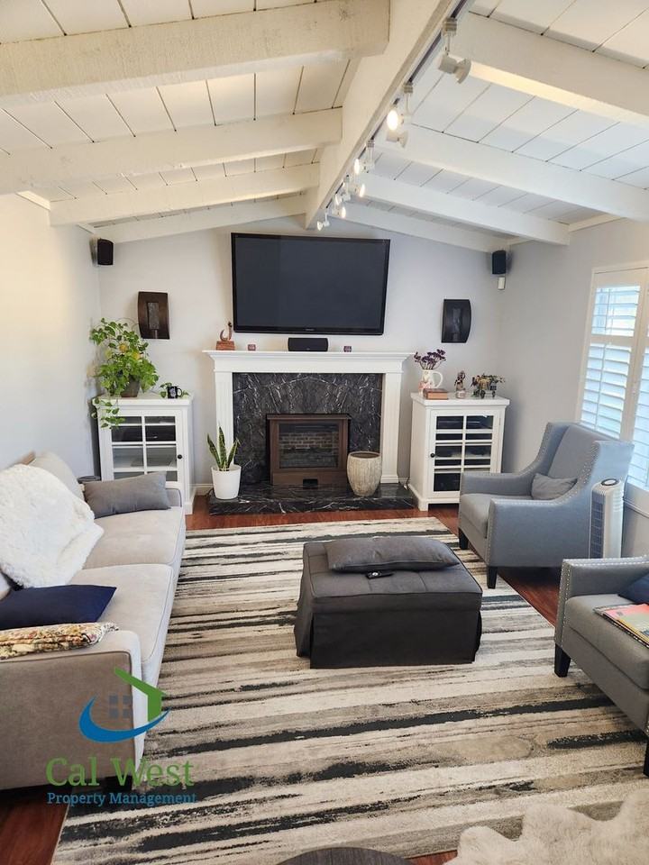 370 Madison Dr - Photo 2 of 13